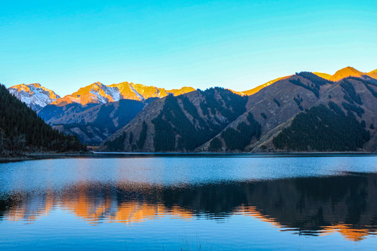 新疆天山天池