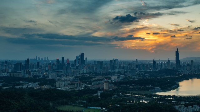 夕阳下的南京城