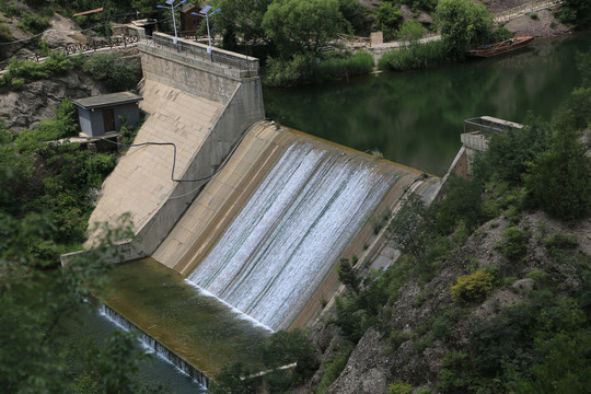 从司马台长城俯瞰司马台水库