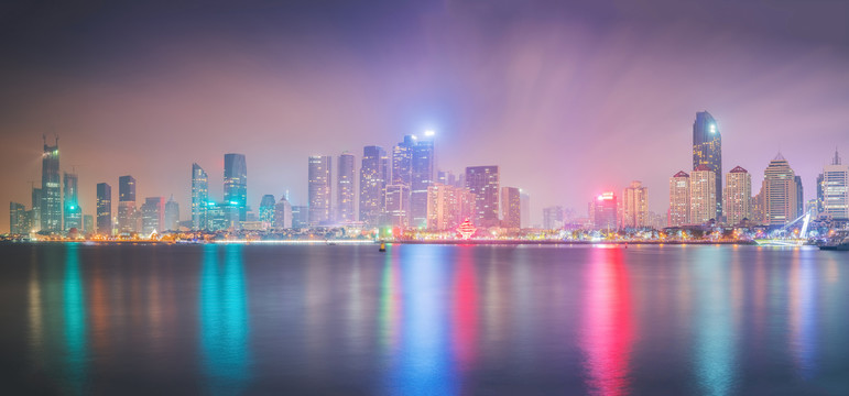 青岛滨海城市建筑天际线夜景