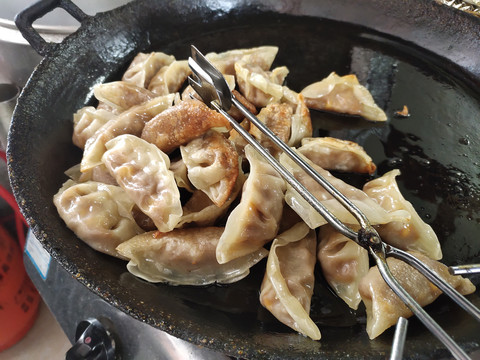 煎饺子