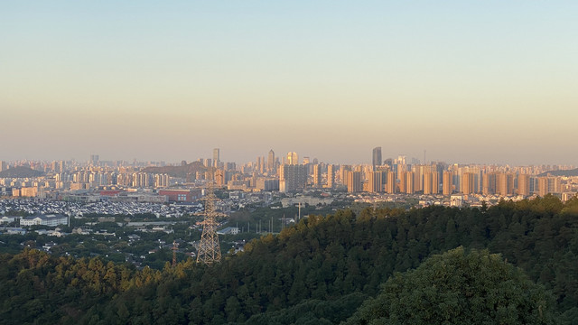 灵岩山登山