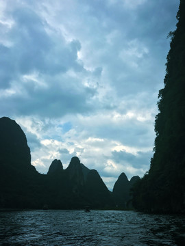 户外蓝天白云绿水青山风景图片