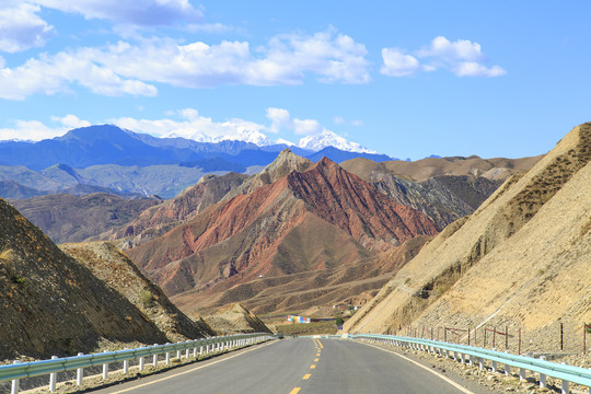 新疆山区公路