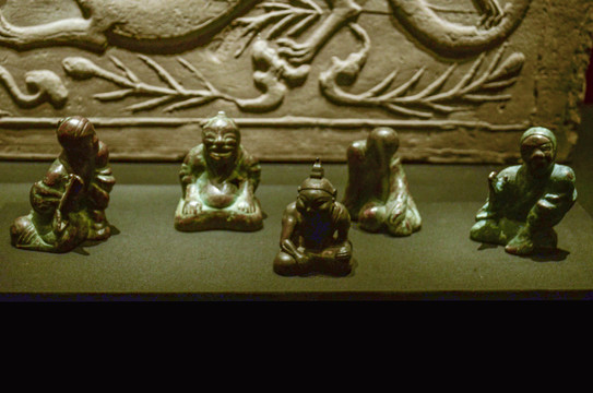 成都博物馆展出汉代说唱铜镇