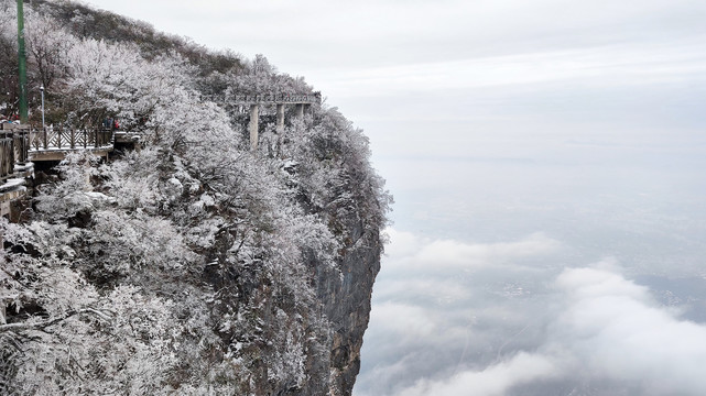 张家界天门山雾凇