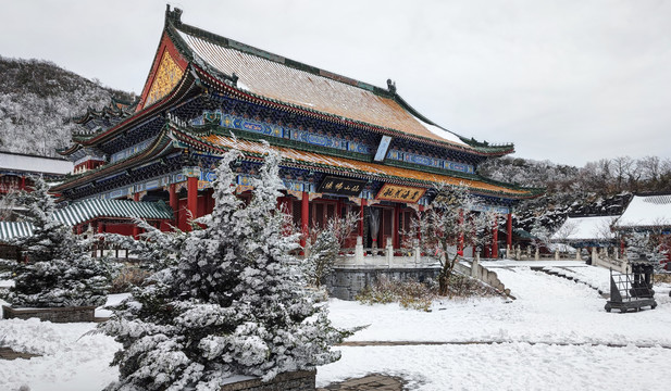 张家界天门山雪景