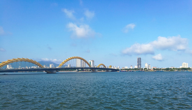 越南岘港海边大桥