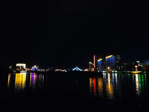 河流城市夜晚灯光