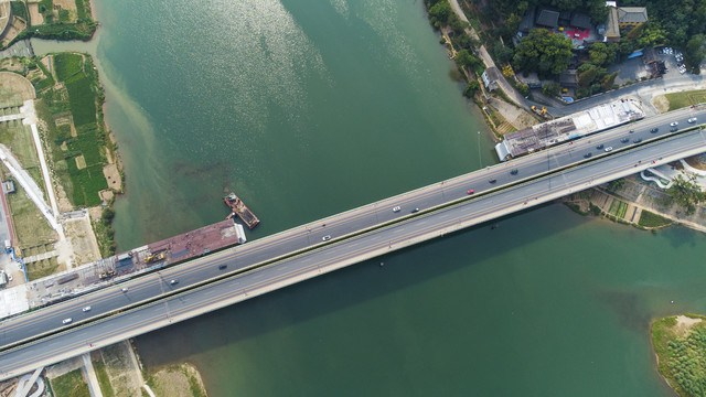 航拍公路大桥
