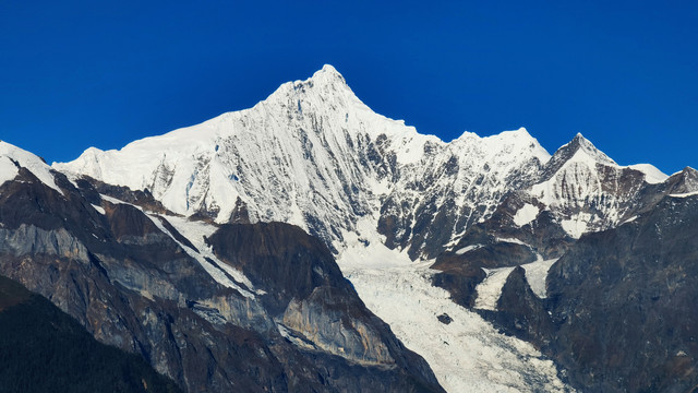 梅里雪山主峰卡瓦博格峰