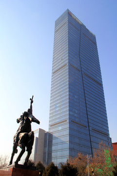 解放战争雕塑摩天大楼