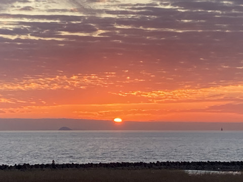 海上日出