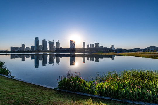 秦皇湖天府国际会议中心日出