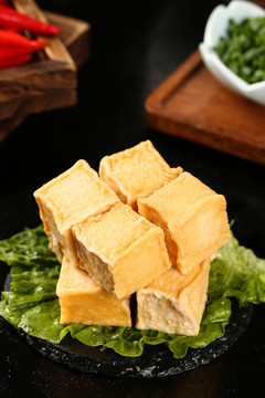 一堆火锅食材鱼豆腐