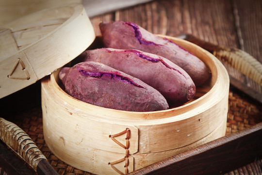 蒸笼里的紫薯