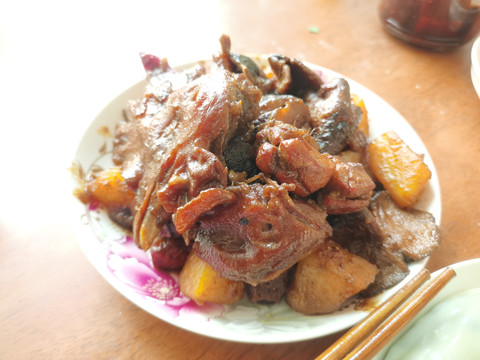 土豆炖鸡块