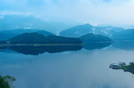 雅女湖风光