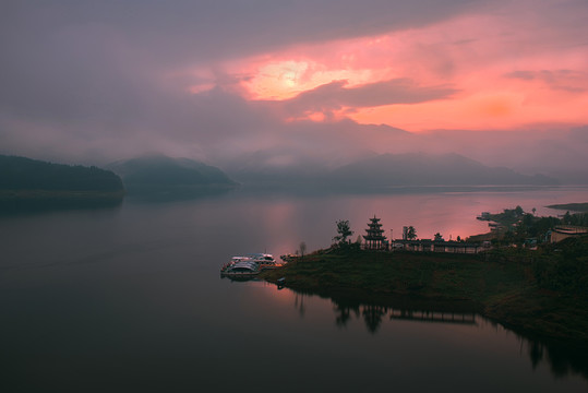 雅女湖风光