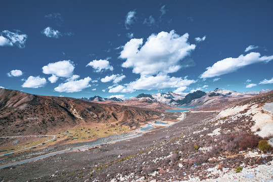 四川姊妹湖风光航拍理塘风景