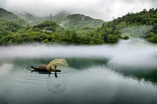 雾漫小东江