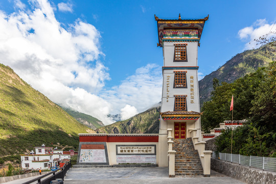 藏东南西藏第一村松塔村