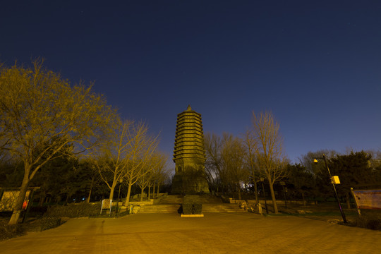 玲珑塔夜景