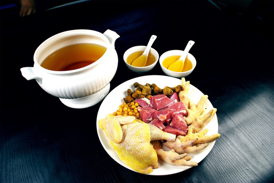 松茸菌炖老鸡