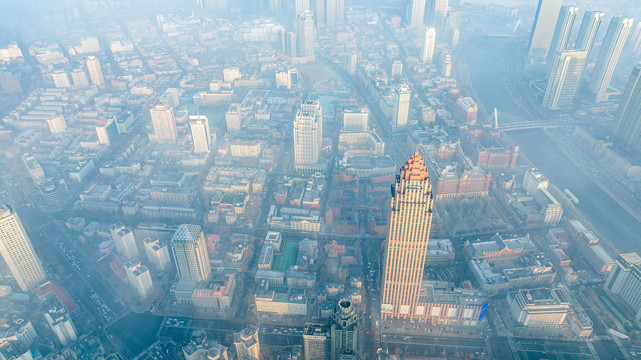 浓雾里的天津城市风光美景