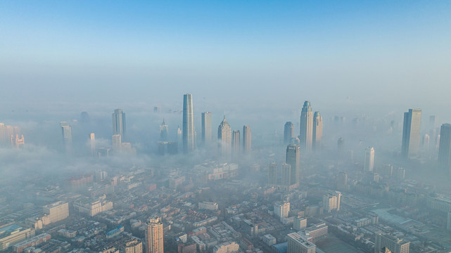 浓雾里的天津城市风光美景