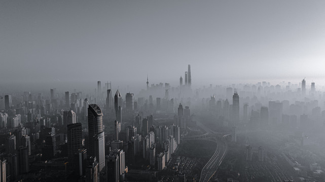 上海静安区清晨大雾天