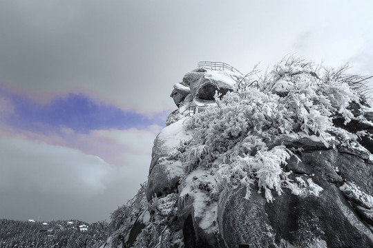 鸡公山报晓峰雪景