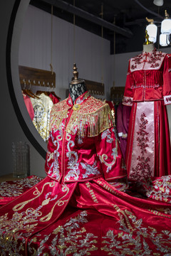 中式绣和礼服