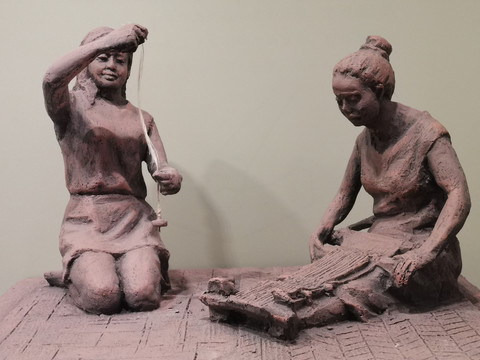 古代纺织女子雕塑