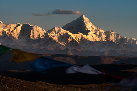 贡嘎神山