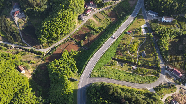 三角形的山路