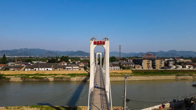 安吉梅溪吊桥正面航拍