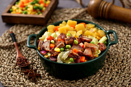 烤肉土豆拌饭