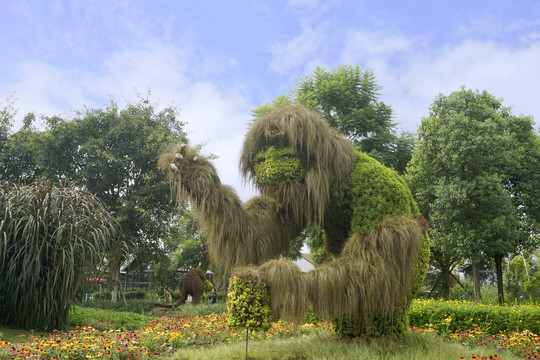 绿植雕塑树懒