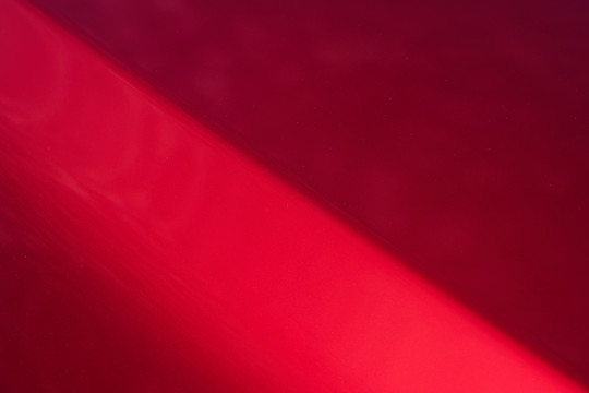 红色汽车钣金光影照