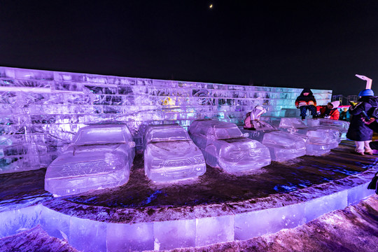 长春汽车冰雪嘉年华夜晚场景