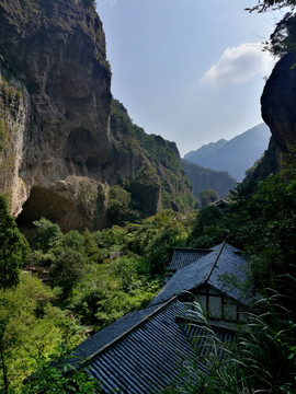 峰峦绝壁