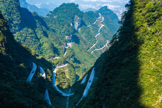 湖南天门山环山路