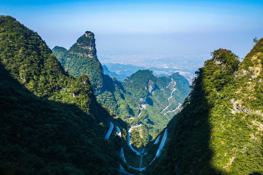 湖南天门山盘山公路