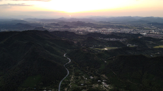 安吉大山落云彩晚霞