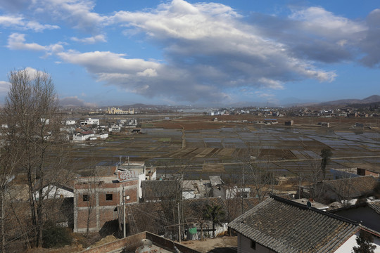 昭通鲁甸桃源坝子民居田园蓝天