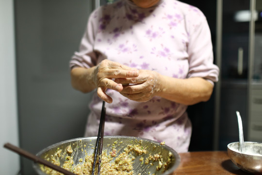 包饺子