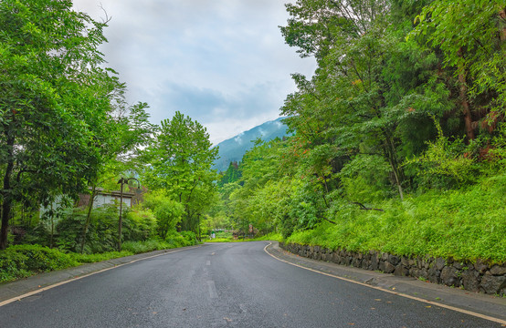 雨后道路