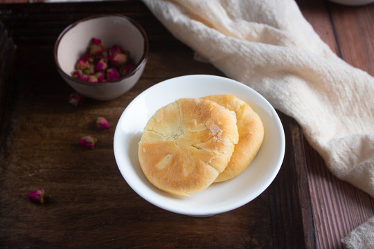 鲜花饼玫瑰鲜花饼传统糕点