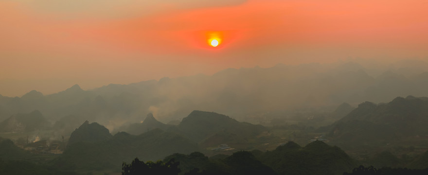 群山日出